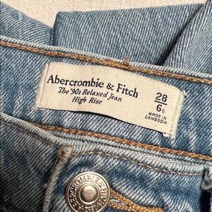 Abercrombie & Fitch Light Blue the 90s relaxed Jean High 28 short Barely worn